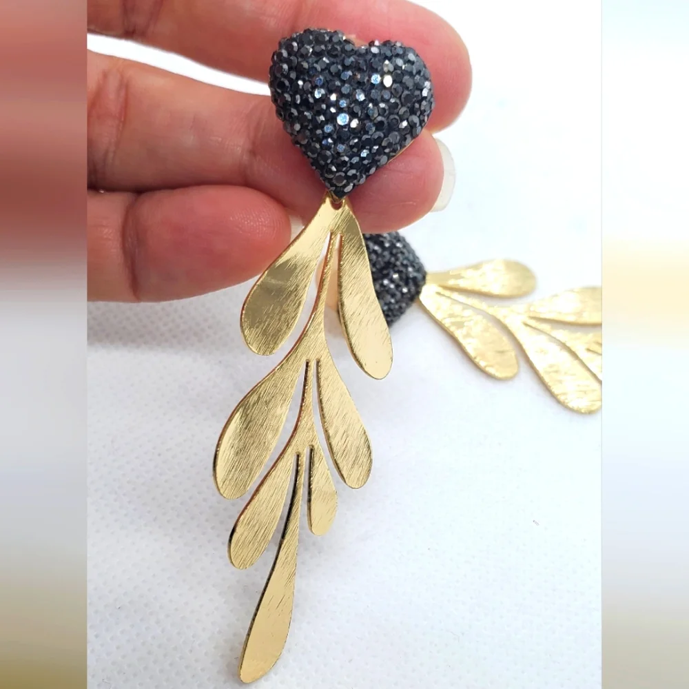 Liset Miro EARRINGS - Elegant Gold Leaf And Hearts With Rhinestones -Like-New- - Picture 3 of 5